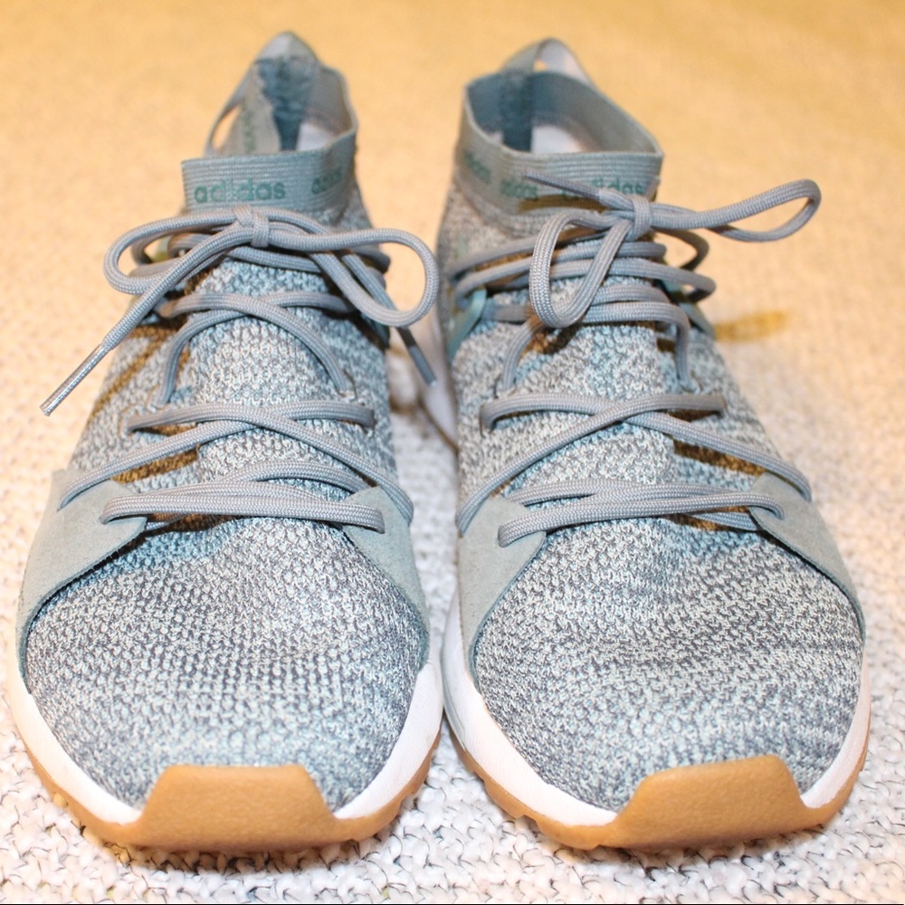 Adidas Size 8 Women’s Sneakers